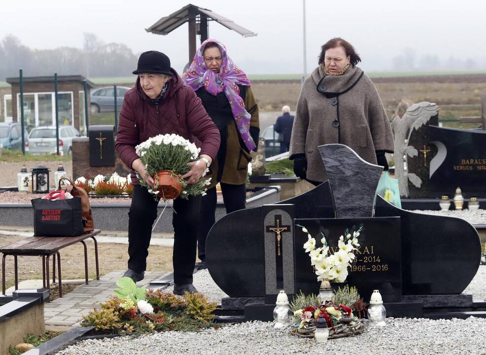Lapkričio 1-ąją kauniečiai lanko kapines