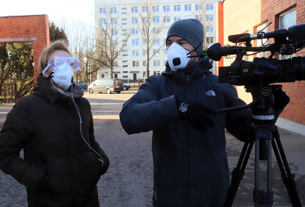 Prezidentas lankėsi karštosios koronaviruso linijos centre