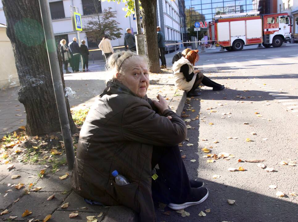 Po pranešimo apie sprogmenį, iš Kauno „Akropolio“ evakuoti žmonės