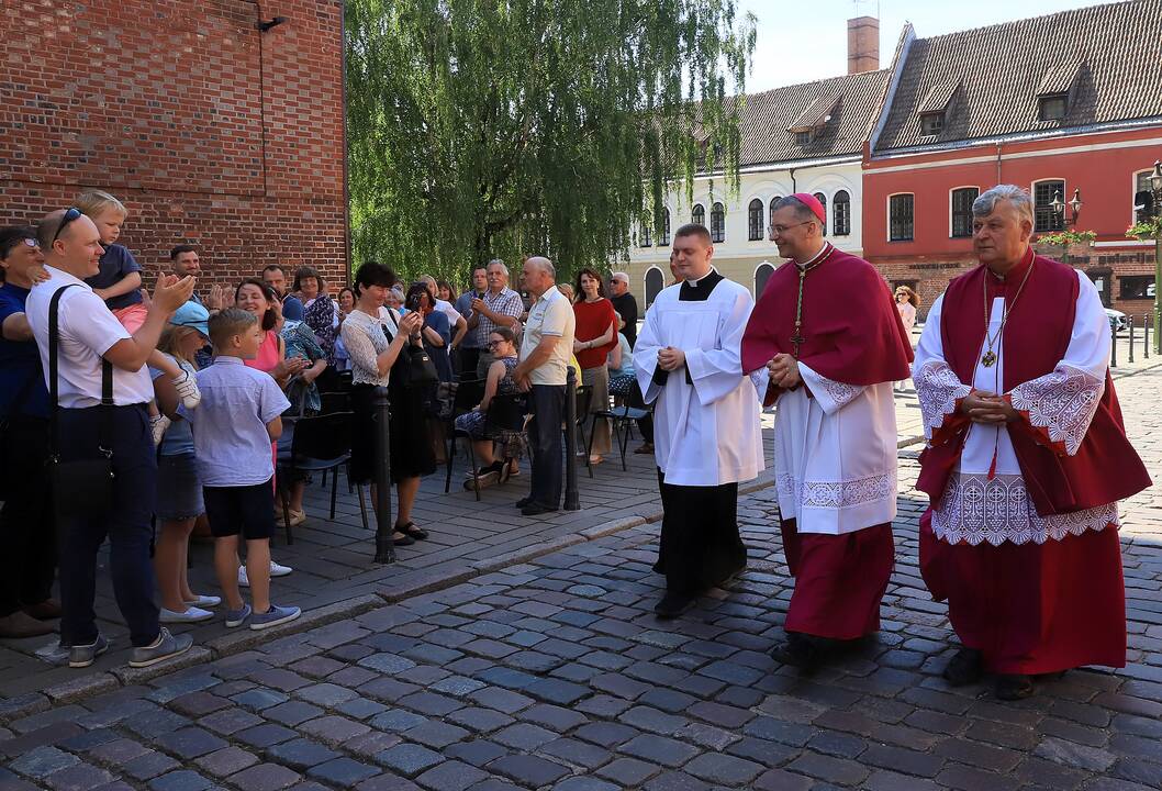 Arkivyskupas K. Kėvalas įžengė į Kauno arkikatedrą