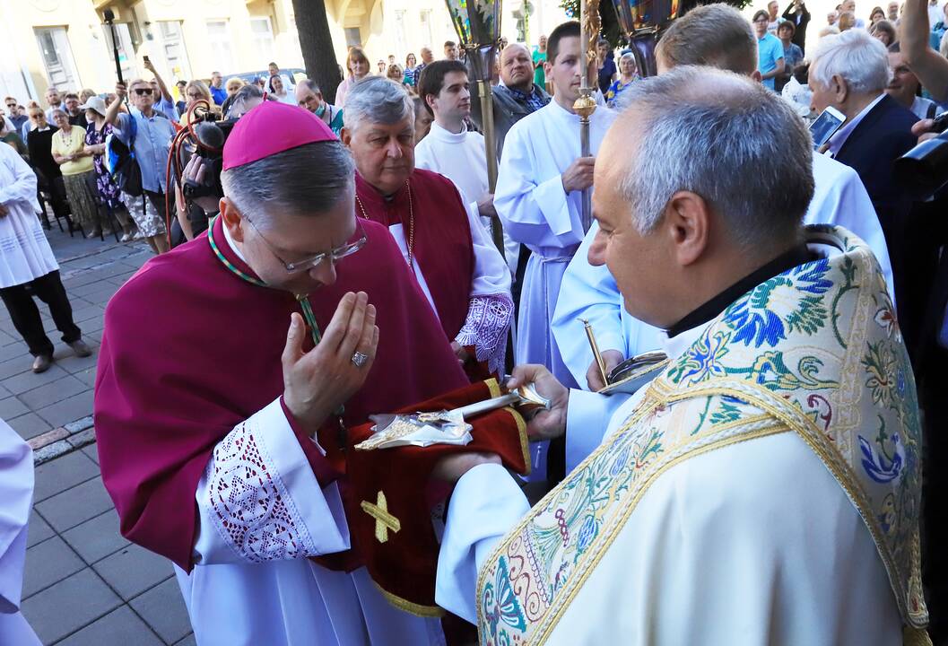 Arkivyskupas K. Kėvalas įžengė į Kauno arkikatedrą