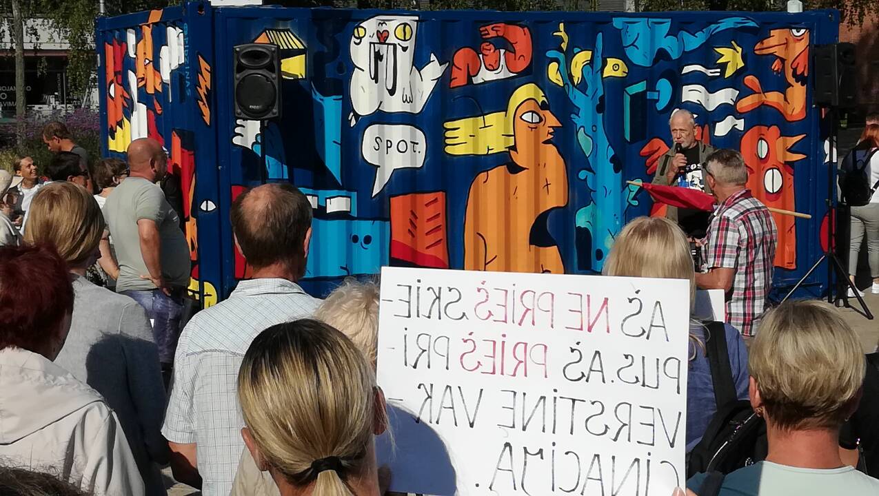 Signalas: šios savaitės mitingas Klaipėdos atgimimo aikštėje netikėtai atskleidė daug rimtesnius dalykus nei tik piliečių nepasitenkinimą skiepais.