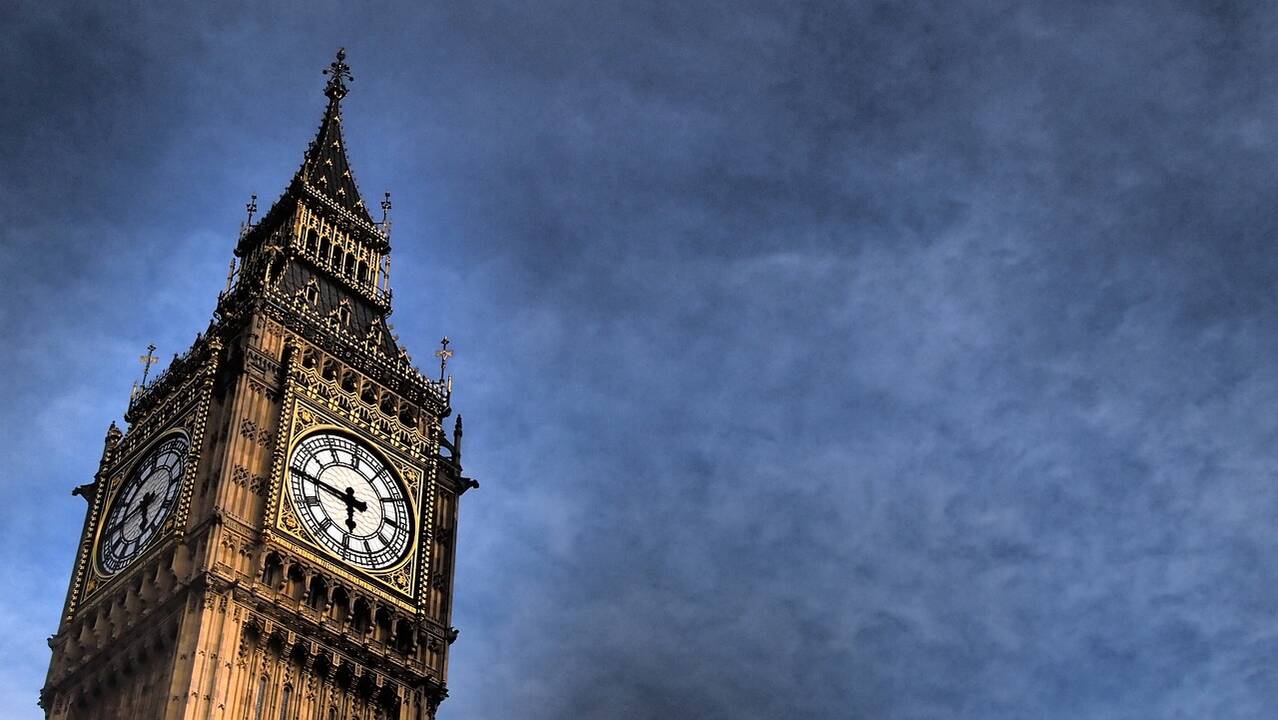 Bręsta didelis skandalas Britanijoje: užsienio diplomatai galėjo vykdyti seksualinius nusikaltimus