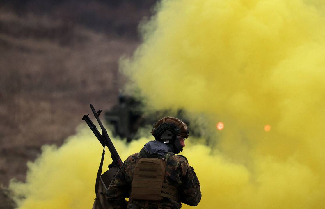 NATO prieš karo Ukrainoje metines išbando naują dislokavimo modelį be JAV