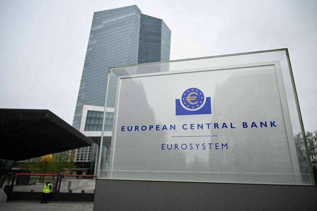 ECB tęsia skolinimosi išlaidų mažinimą
