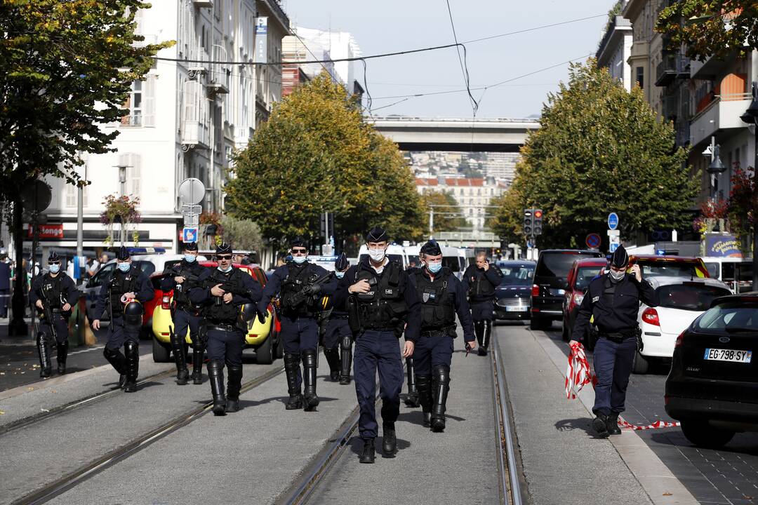 Prancūzijoje skelbiama aukščiausio lygio antiteroristinė parengtis