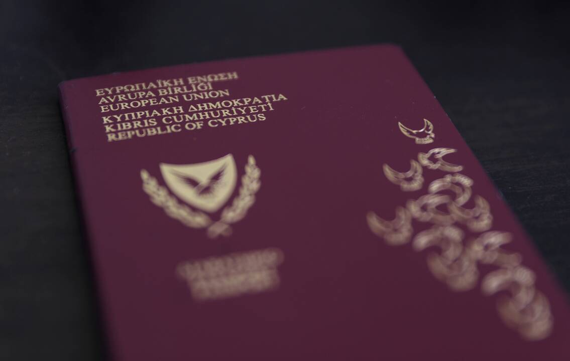 EK žada imtis teisinių procedūrų dėl Kipro ir Maltos vykdomos prekybos pasais