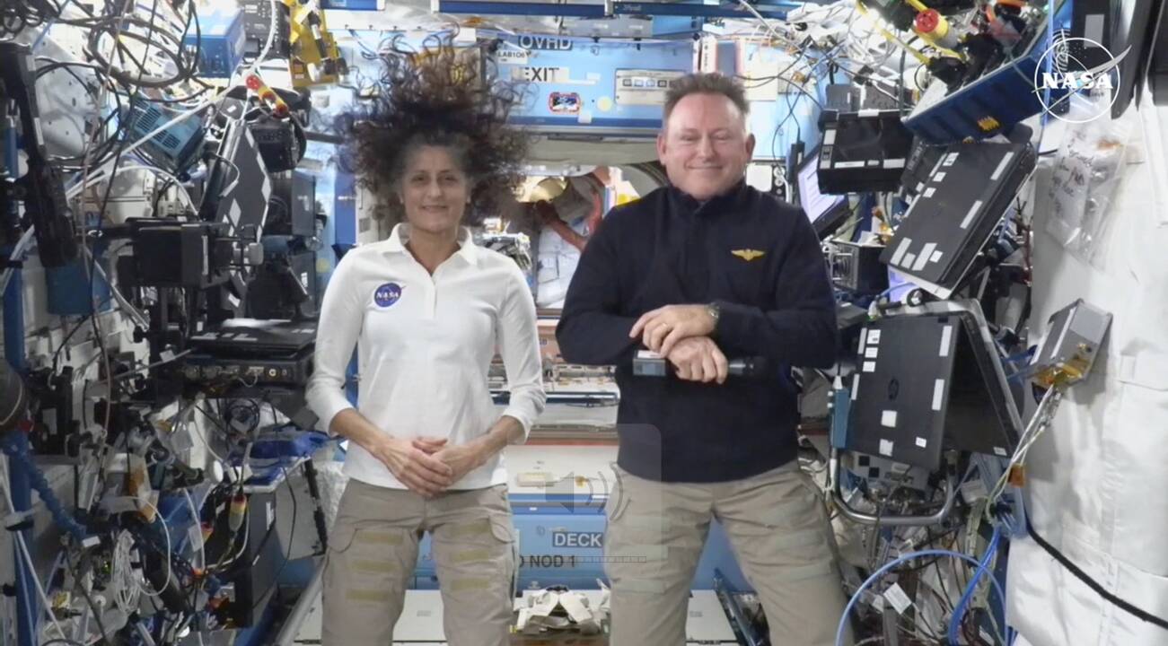 Skrydis atidėtas: devynis mėnesius TKS įstrigę astronautai vis dar laukia kelionės namo