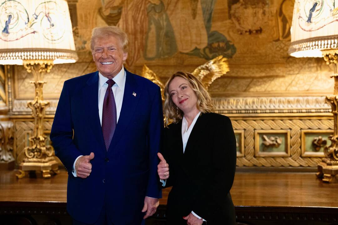 Meloni susitiks su Trumpu, išbandys mediatorės tarp JAV ir ES rolę