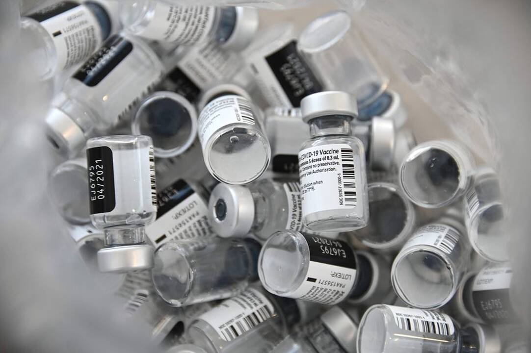 EVA leido iš vienos „BioNTech/Pfizer“ vakcinos talpos išgauti šešias dozes