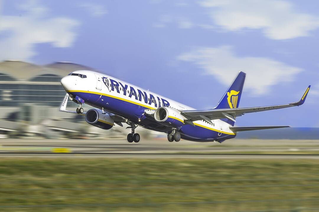 „Ryanair“ grasina pasitraukti iš dešimties Prancūzijos oro uostų