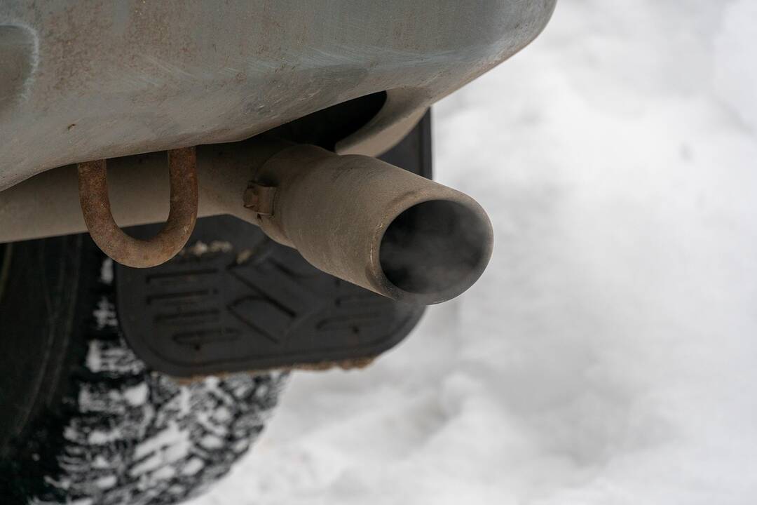 Europos Parlamentas sušvelnino CO2 taršos normas naujiems automobiliams