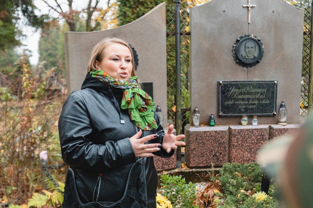 Savanoriai tvarkė neprižiūrimus kapus