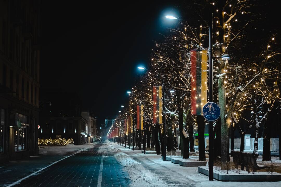 Kaunas dabinasi trispalvės spalvomis