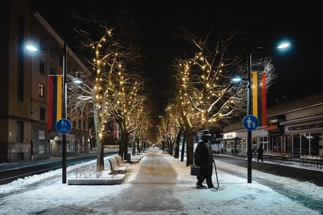 Kaunas dabinasi trispalvės spalvomis