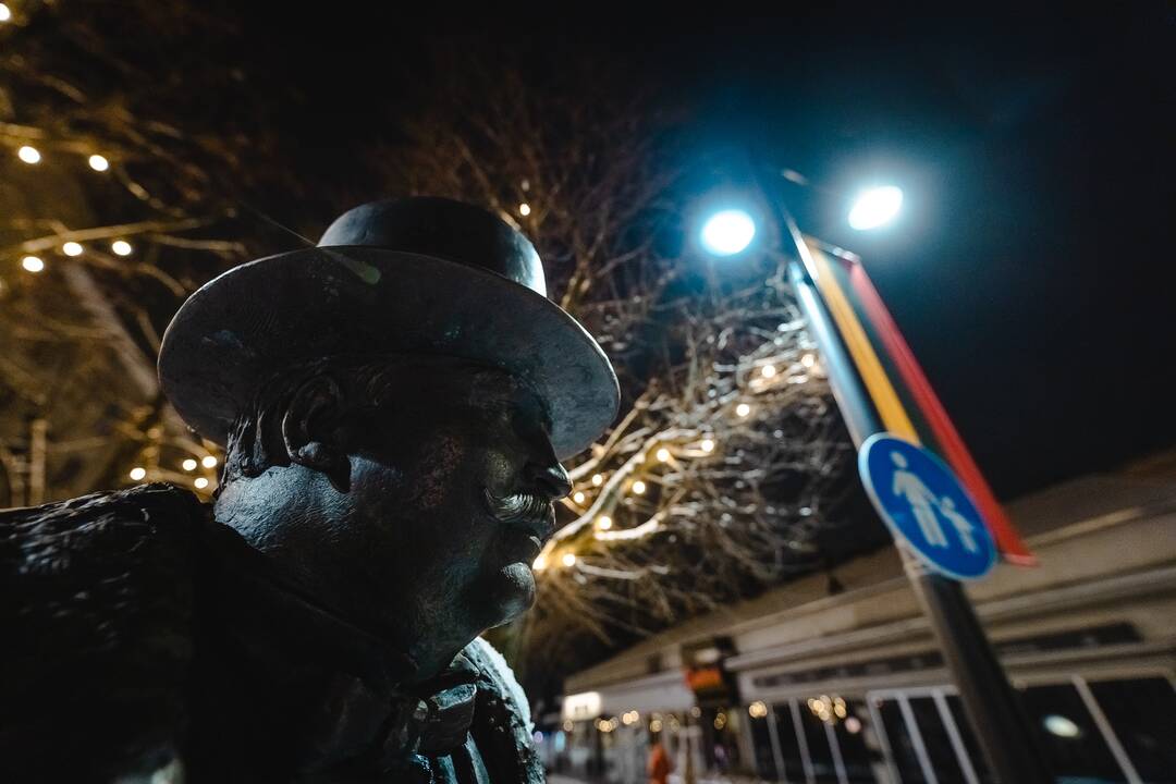 Kaunas dabinasi trispalvės spalvomis