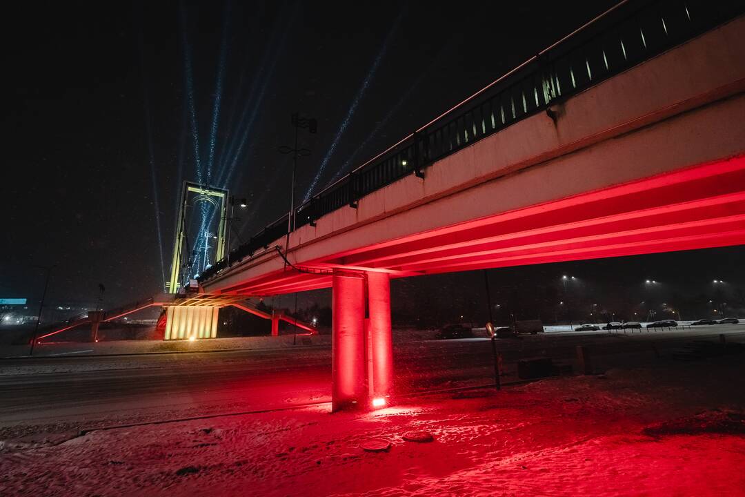 Kaunas dabinasi trispalvės spalvomis