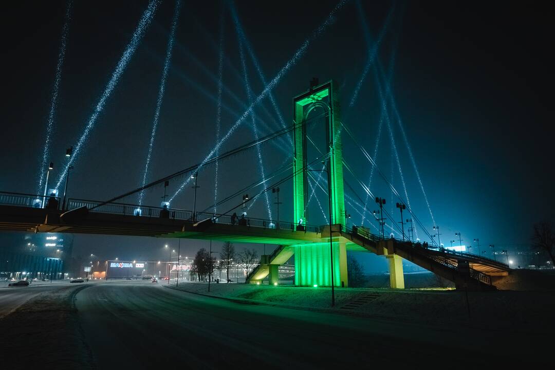 Kaunas dabinasi trispalvės spalvomis