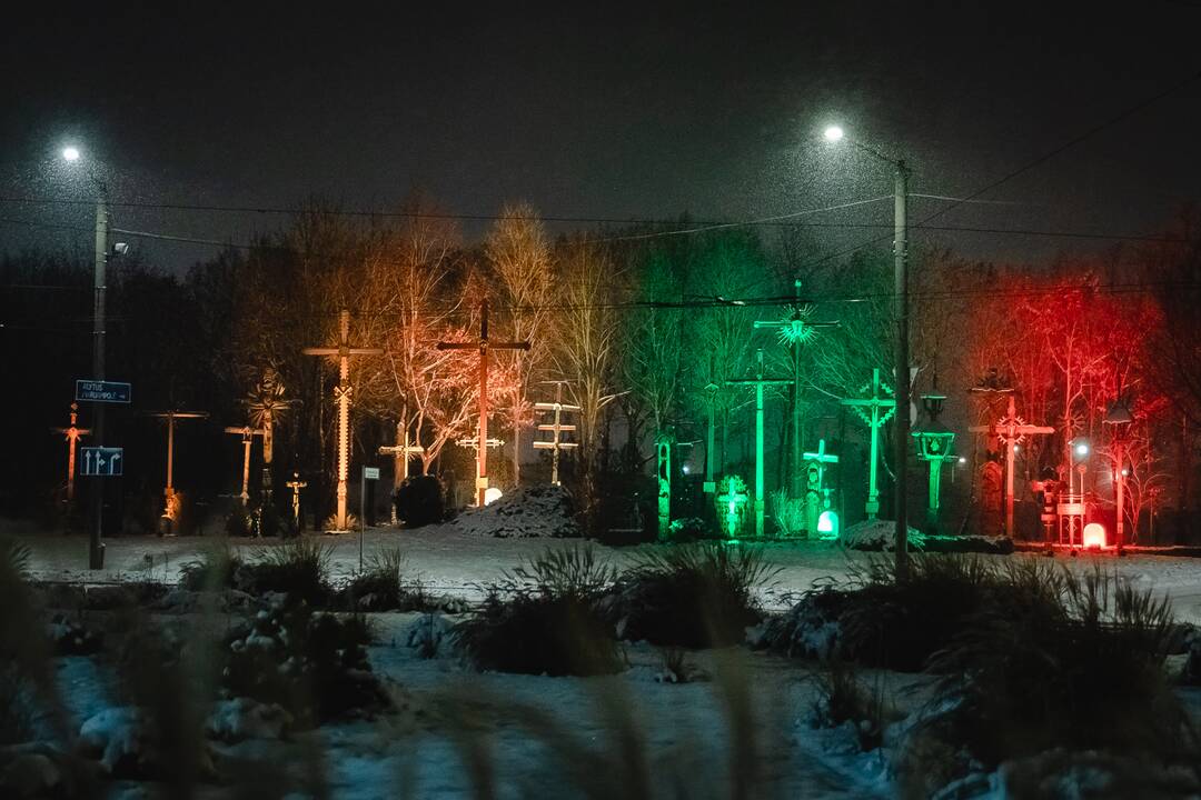 Kaunas dabinasi trispalvės spalvomis