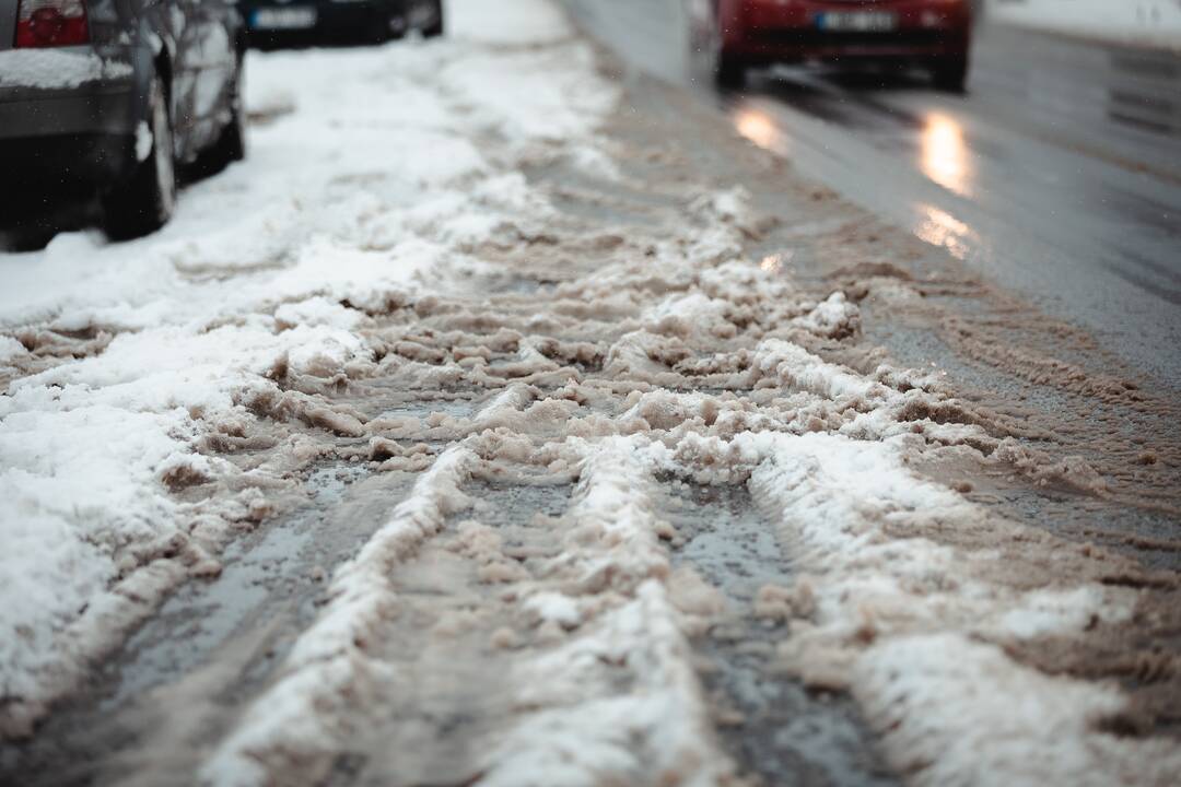Sniegu pasidengusios Kauno gatvės