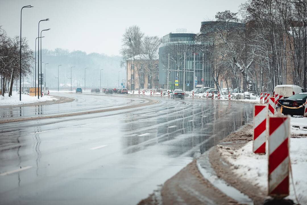 Sniegu pasidengusios Kauno gatvės