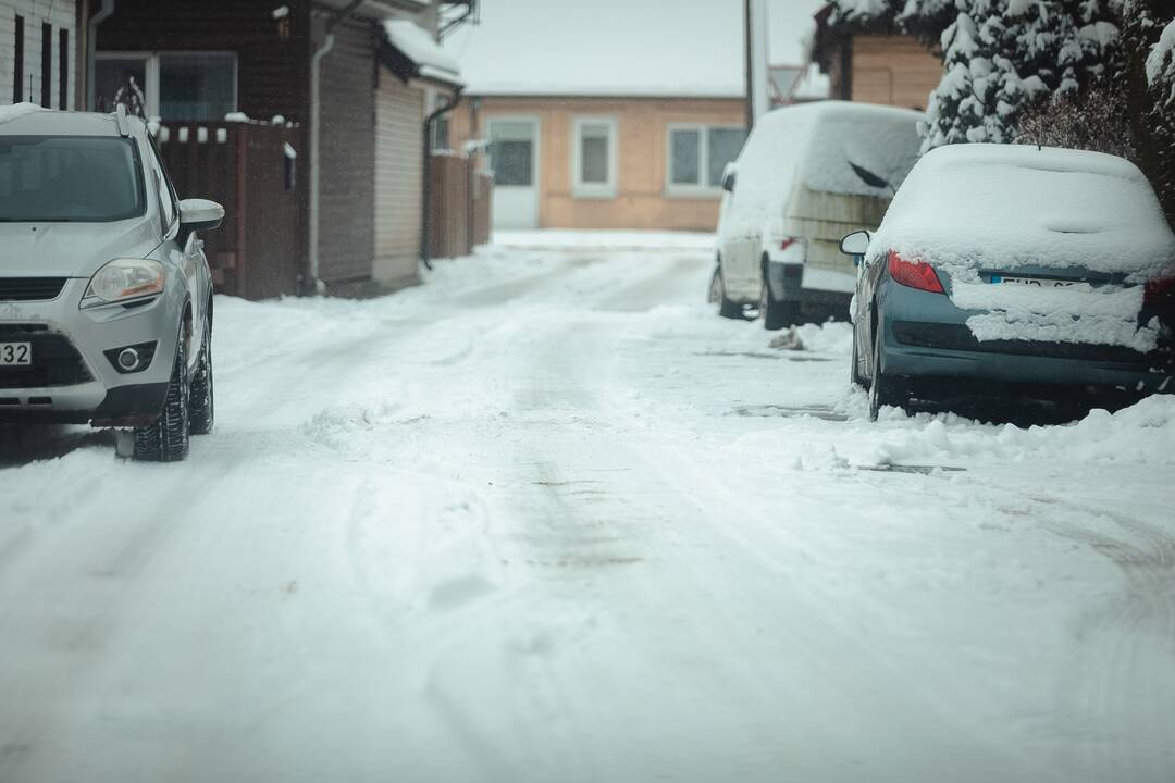 Sniegu pasidengusios Kauno gatvės