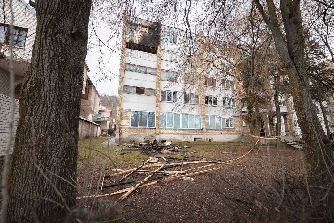 Jonavos gatvėje degė daugiabučio virtuvė