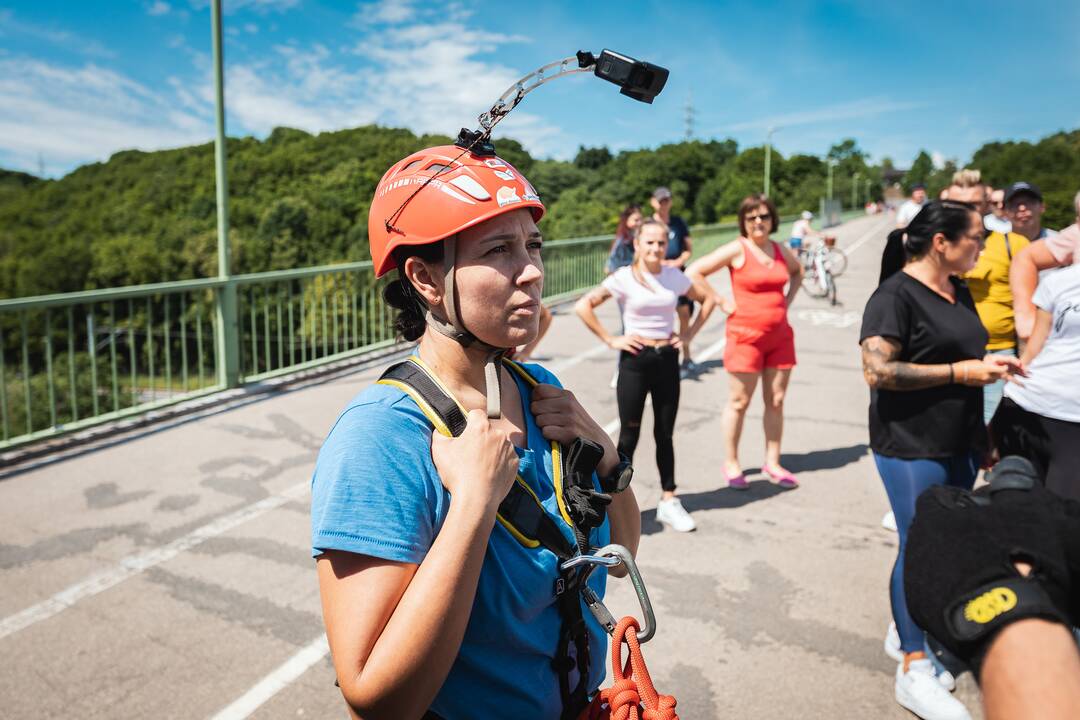 Sekmadienį Kaune – adrenalino mėgėjų šuoliai su virve nuo tilto