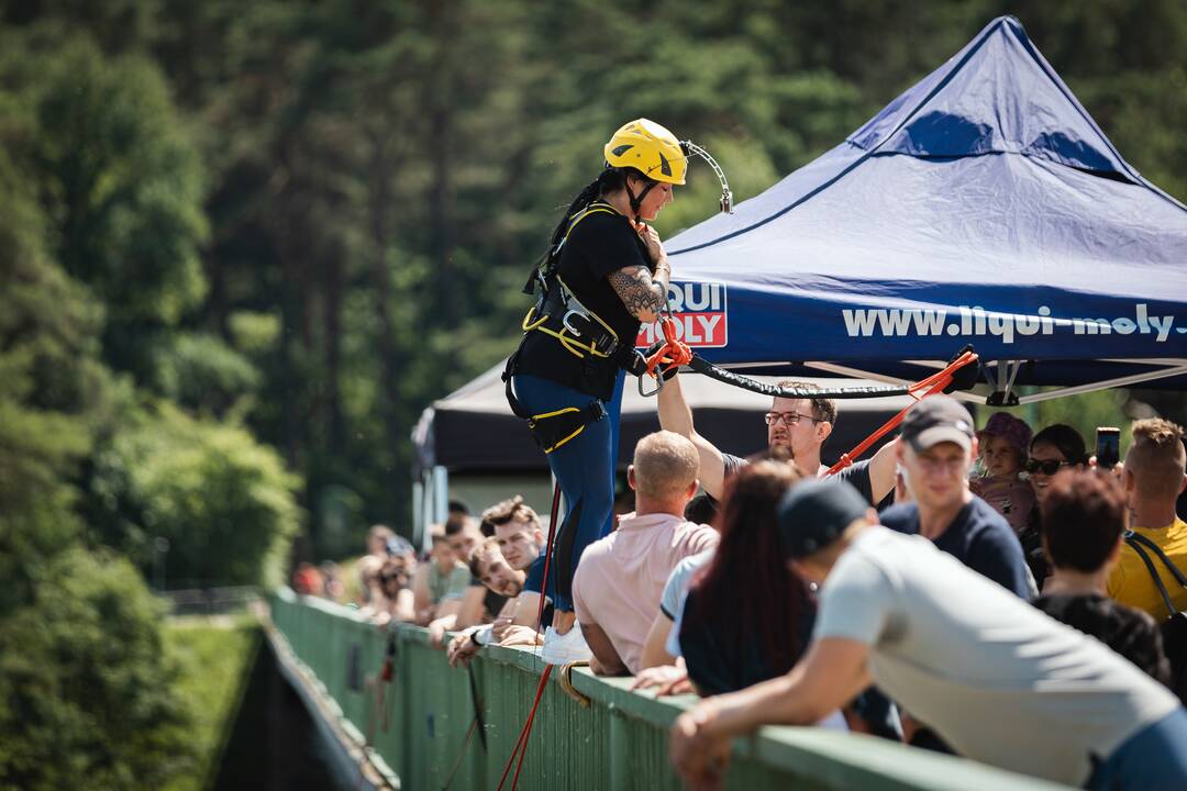 Sekmadienį Kaune – adrenalino mėgėjų šuoliai su virve nuo tilto