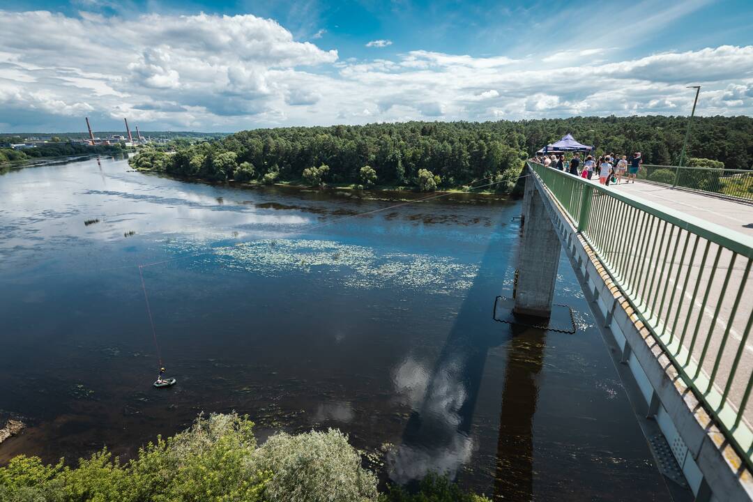 Sekmadienį Kaune – adrenalino mėgėjų šuoliai su virve nuo tilto