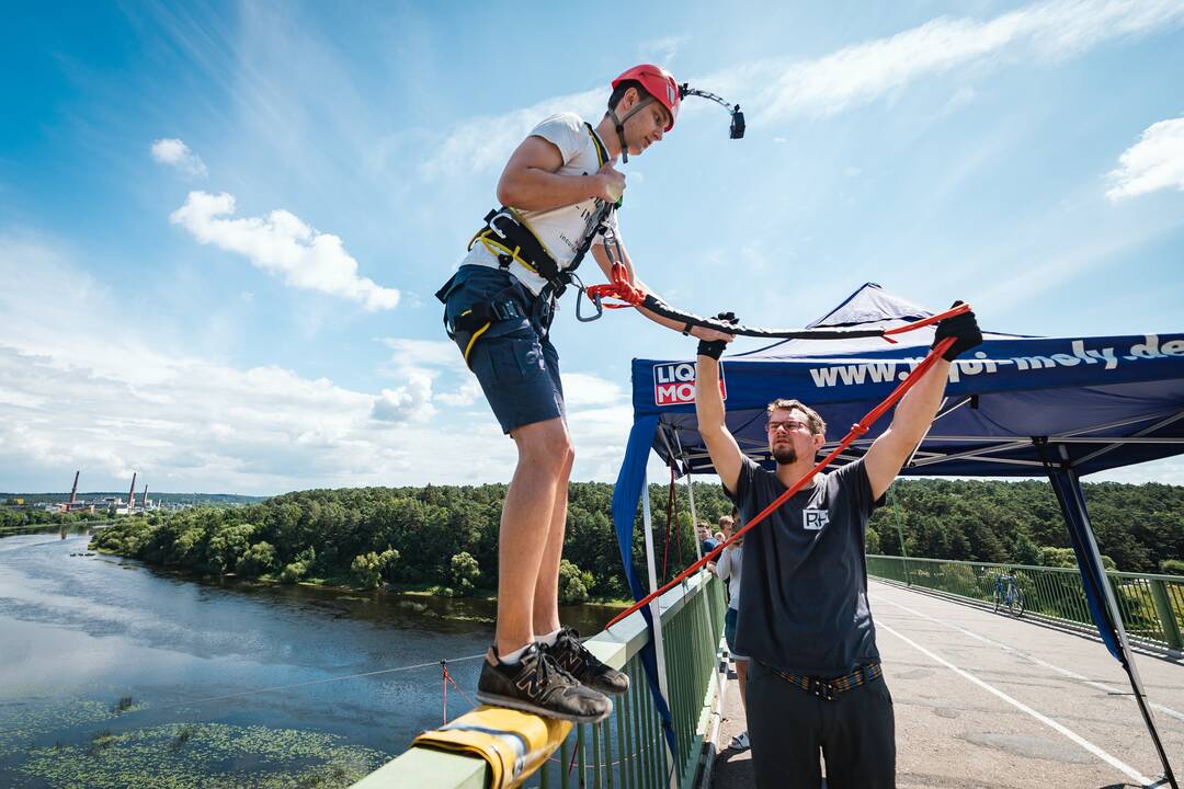 Sekmadienį Kaune – adrenalino mėgėjų šuoliai su virve nuo tilto