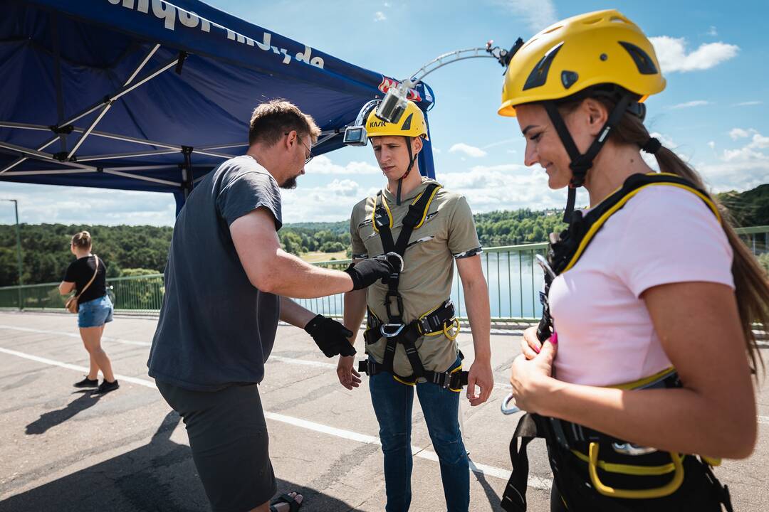 Sekmadienį Kaune – adrenalino mėgėjų šuoliai su virve nuo tilto