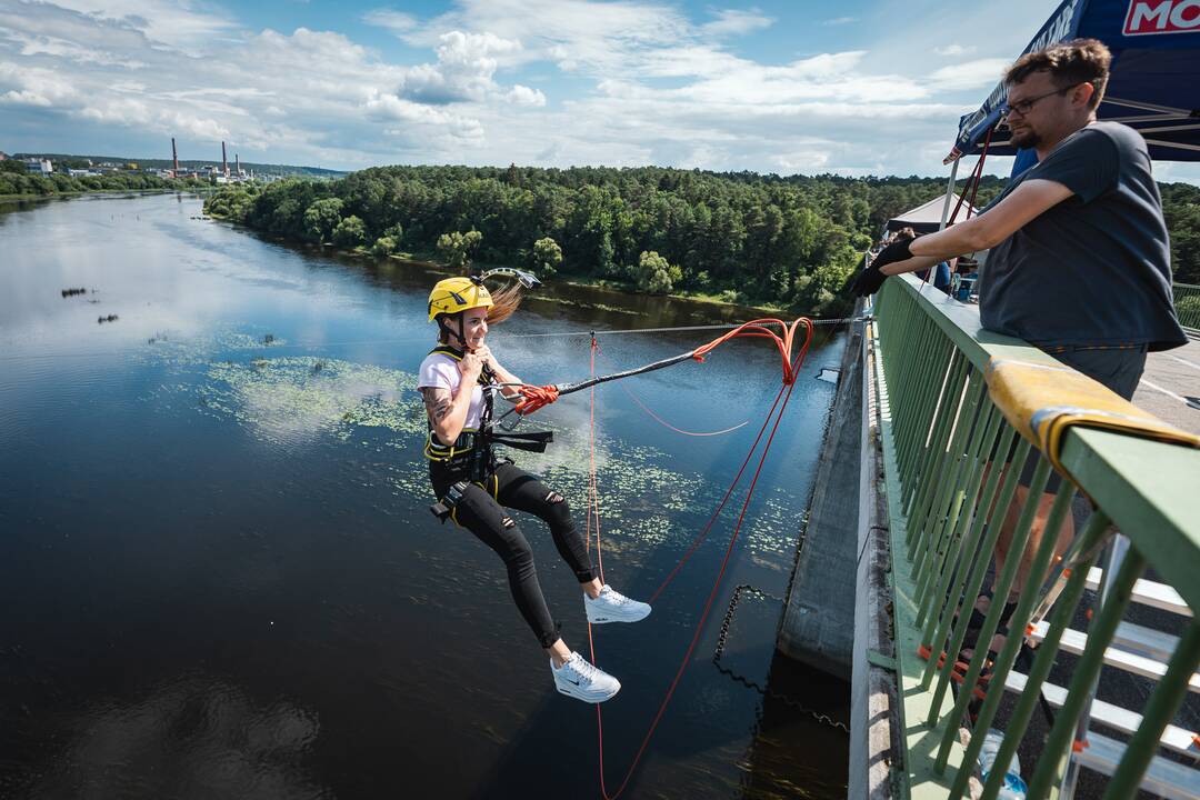 Sekmadienį Kaune – adrenalino mėgėjų šuoliai su virve nuo tilto