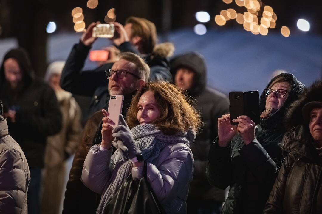 Muzikinis teatras siunčia kauniečiams šviesos ir garso sveikinimą