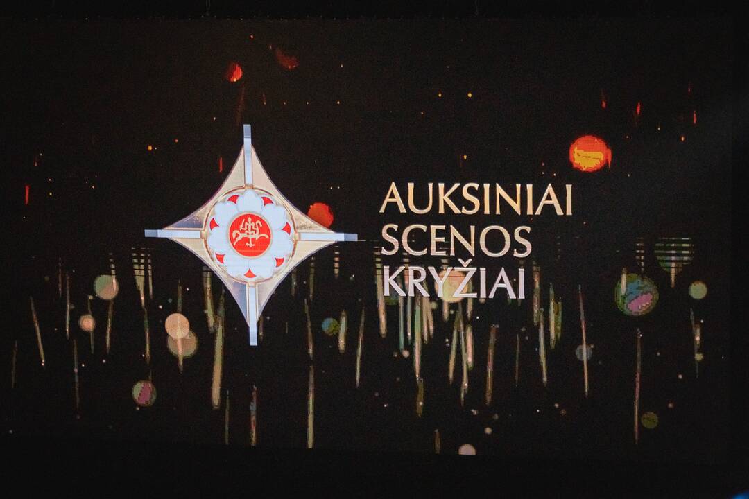 Auksinių scenos kryžių teikimas