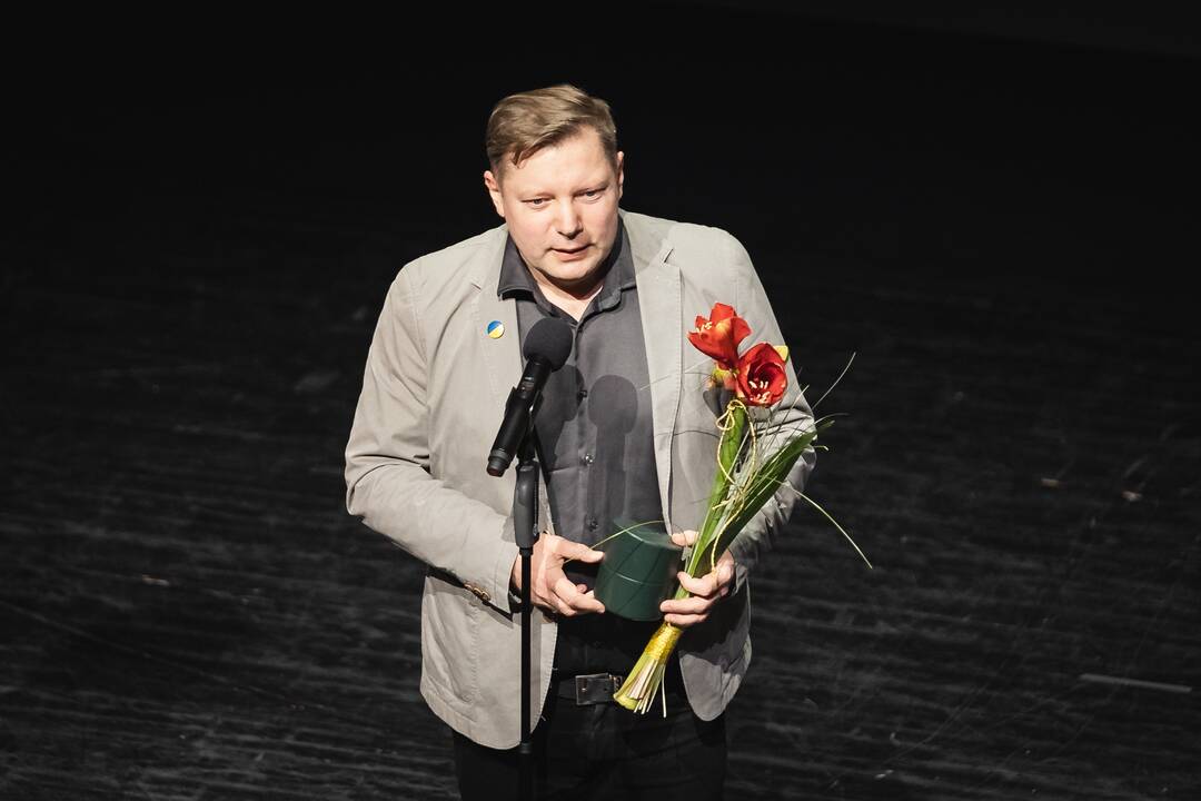 Auksinių scenos kryžių teikimas