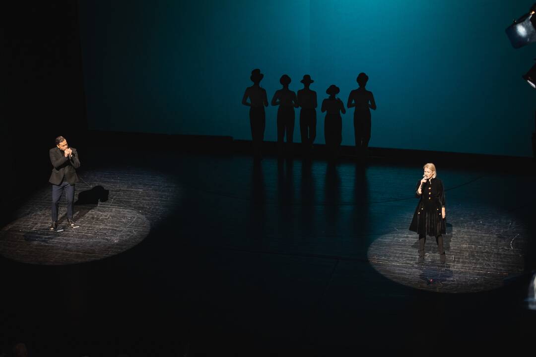 Auksinių scenos kryžių teikimas