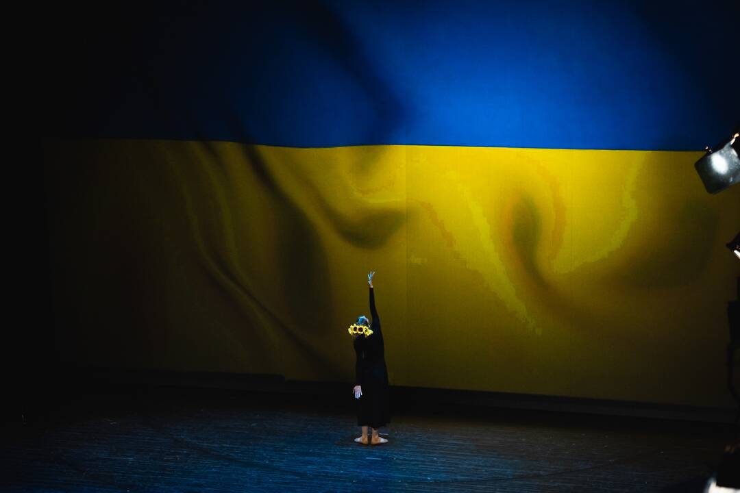 Auksinių scenos kryžių teikimas