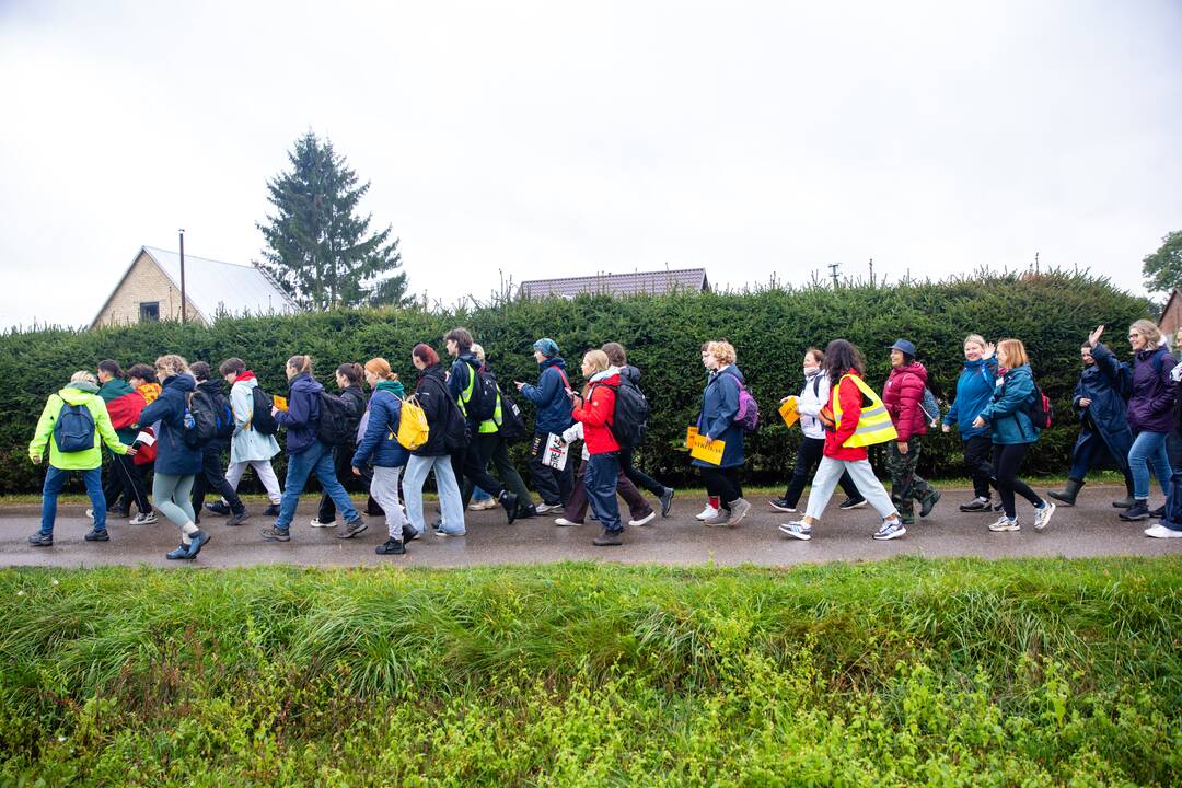 Mokytojų protesto eisena pėsčiomis iš Klaipėdos į Vilnių