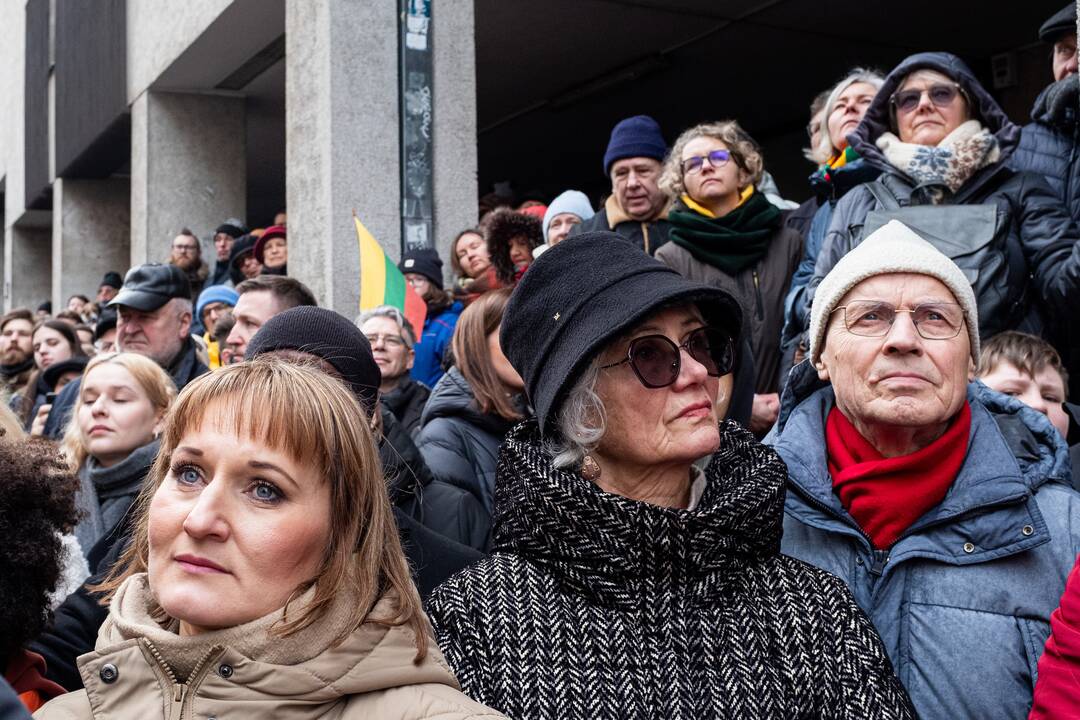 Vasario 16-oji prie Lietuvos nepriklausomybės signatarų namų
