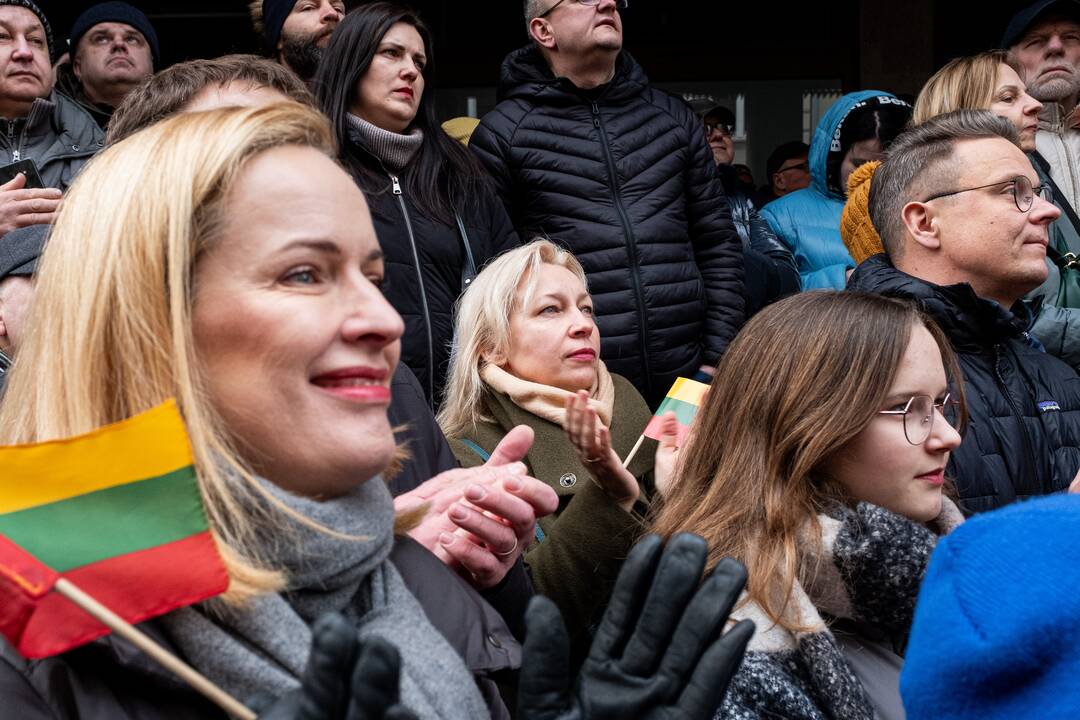 Vasario 16-oji prie Lietuvos nepriklausomybės signatarų namų