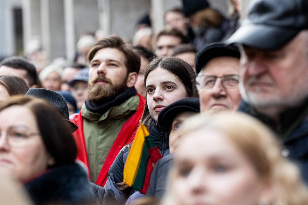 Vasario 16-oji prie Lietuvos nepriklausomybės signatarų namų