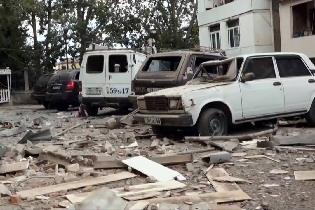 Kalnų Karabacho separatistai skelbia nutrauksiantys ugnį, sutinka derėtis dėl integracijos