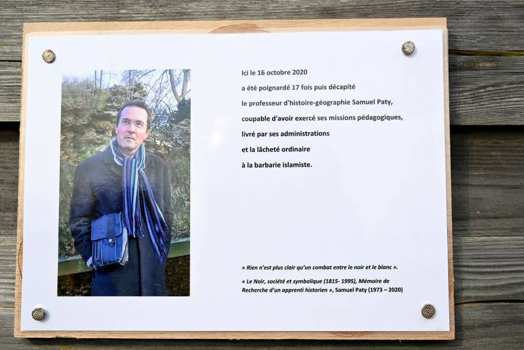 Paryžiuje prasideda šešių paauglių teismas dėl galvos nukirtimo mokytojui