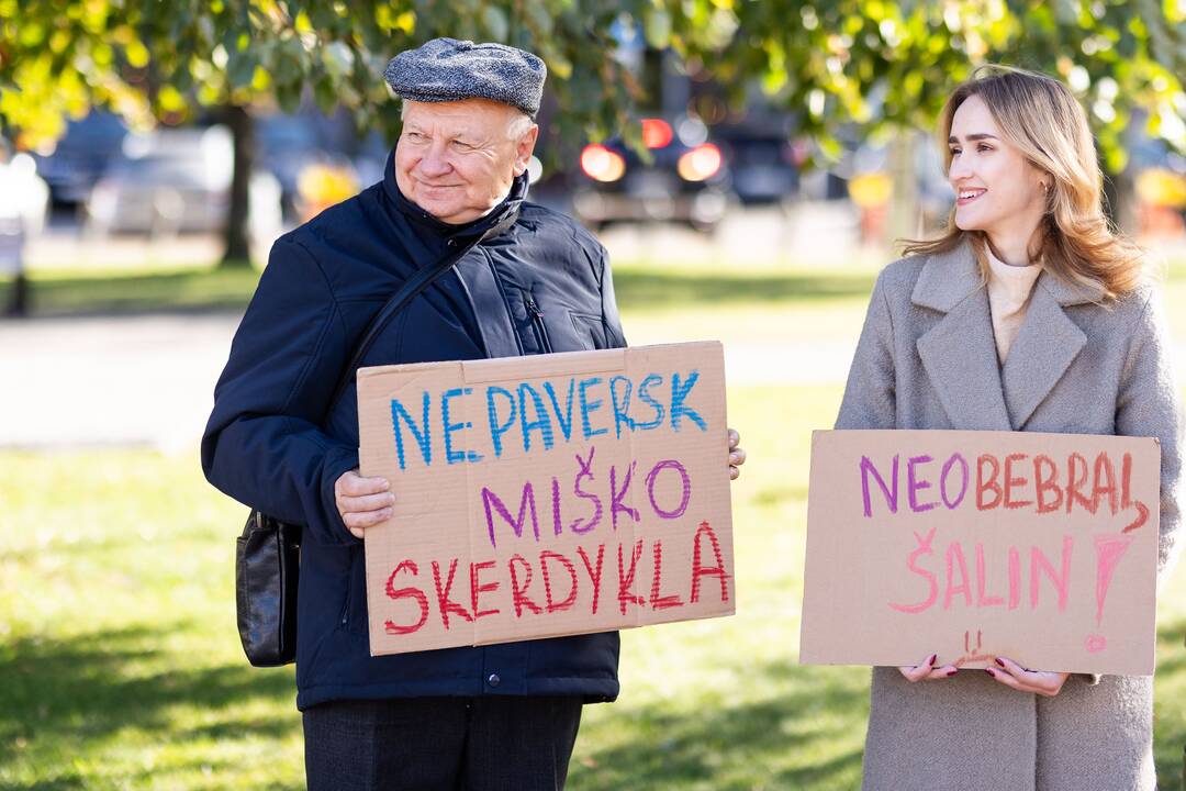 Protestas prieš naktinių taikiklių medžioklėje įteisinimą