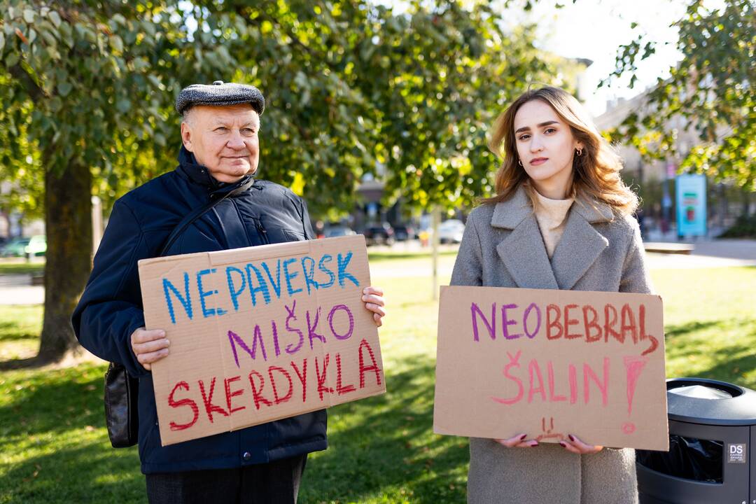 Protestas prieš naktinių taikiklių medžioklėje įteisinimą