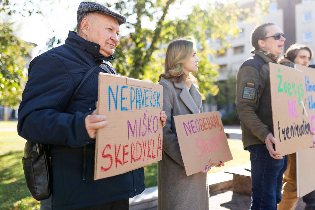 Protestas prieš naktinių taikiklių medžioklėje įteisinimą