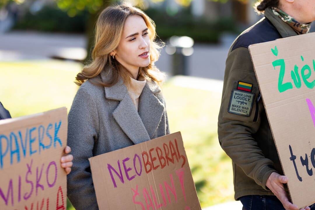 Protestas prieš naktinių taikiklių medžioklėje įteisinimą