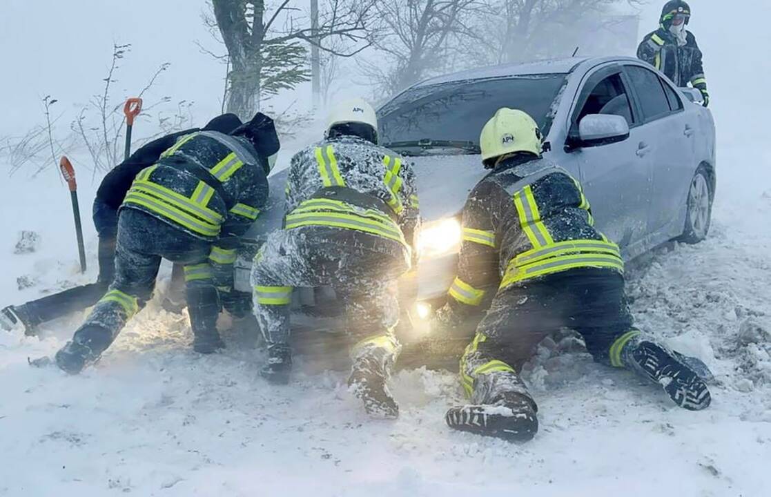 Ukrainoje, Rusijoje ir Moldovoje siautusi audra nusinešė mažiausiai aštuoniolika gyvybių