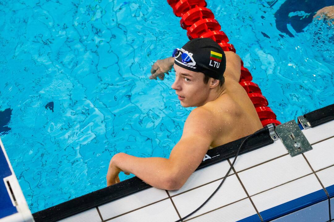 Finalininkės: pasaulio čempionato 100 m plaukimo krūtine varžybų medalius išsidalijo (iš kairės) T. Schoenmaker, R. Meilutytė ir L. Jacoby.